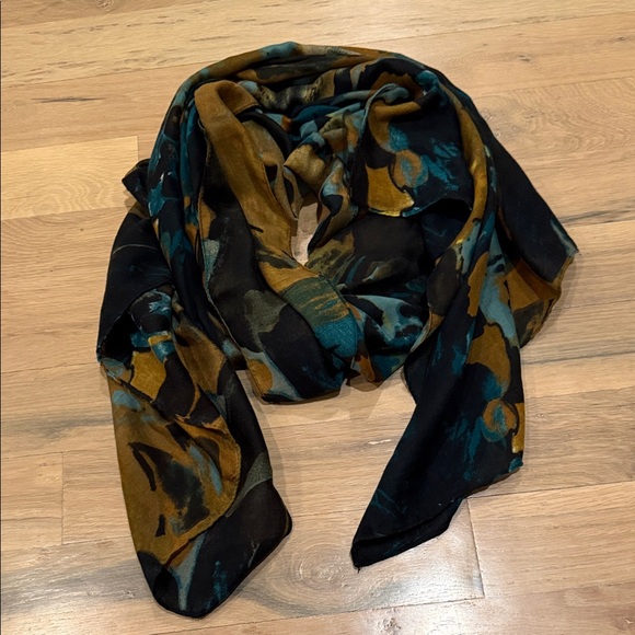 Abstract Patterned Scarf - Picture 3 of 3